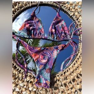 RIDHI TRIANGLE TOP // RIDHI CHEEKY SCRUNCH BOTTOM - PAISLEY (SET)